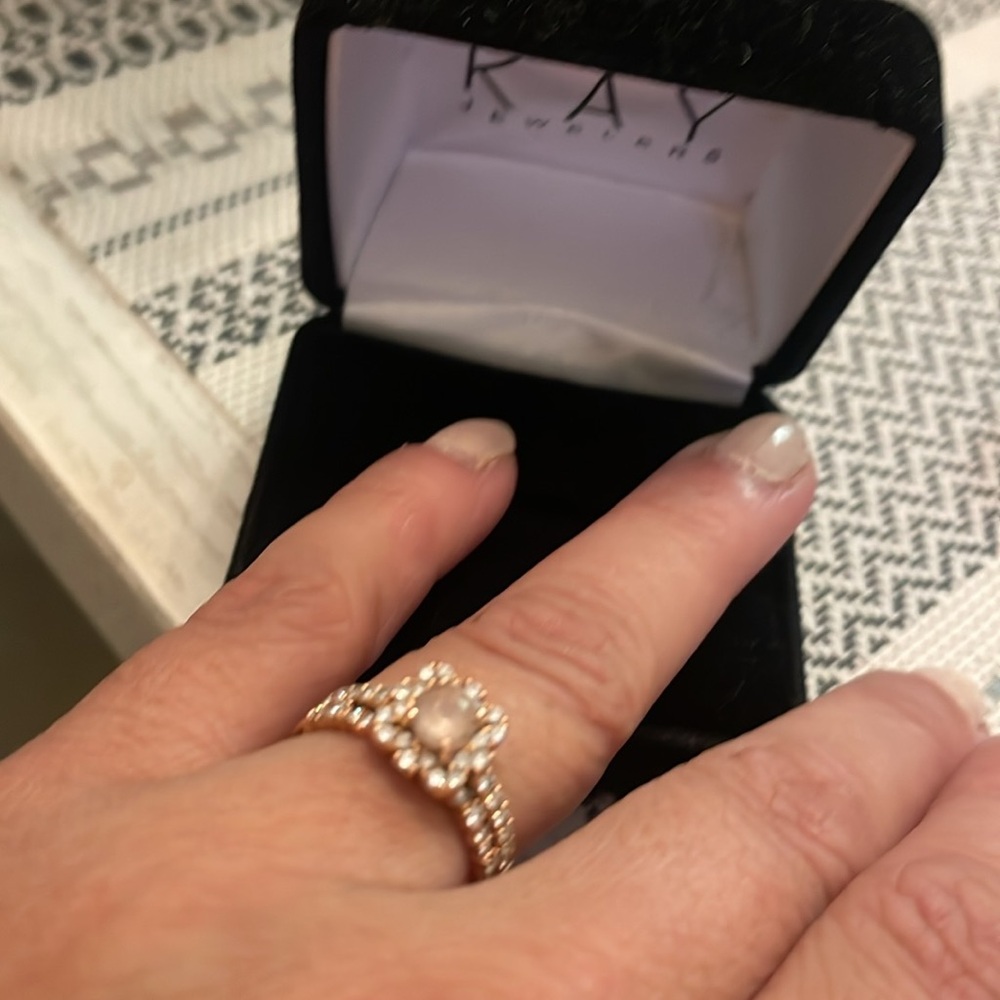 Kay jewelers 14k Rose gold Bridal set Morganite center stone 1/2ctw 2piece set - Picture 2 of 3